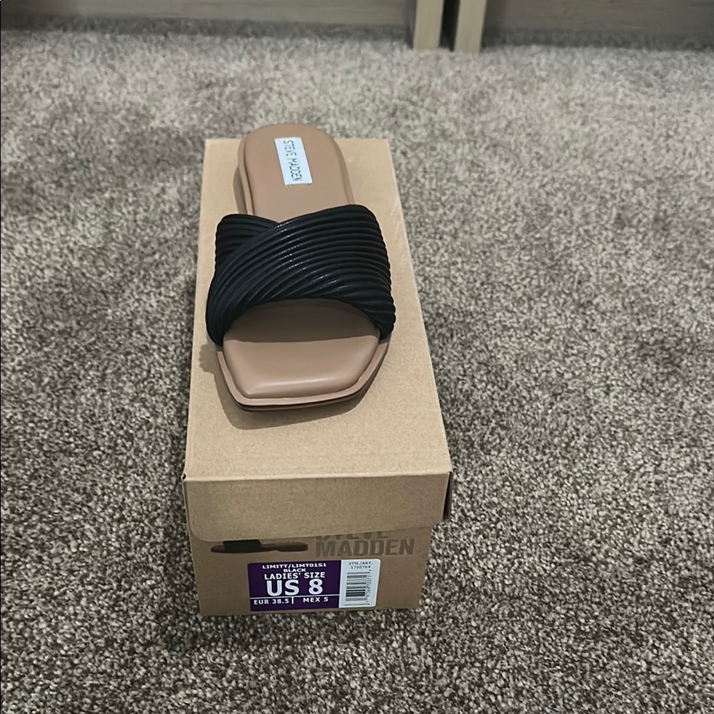 Steve Madden Black and Tan Slide Sandals